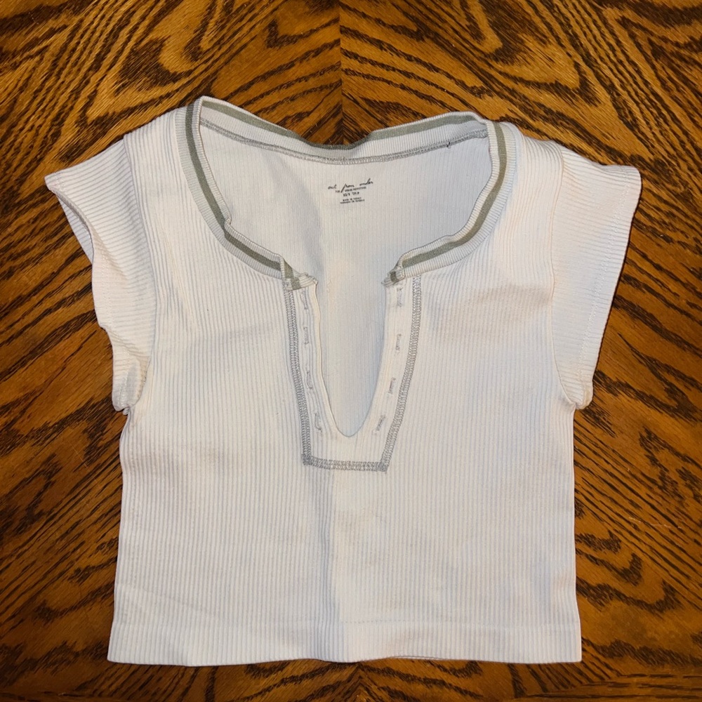 urban outfitters cropped shirt